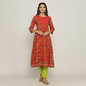 Rang Deep Women Set of Red  & Green Cotton Kurti With Pant