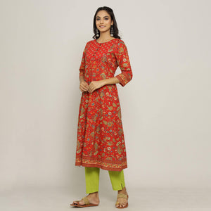 Rang Deep Women Set of Red  & Green Cotton Kurti With Pant